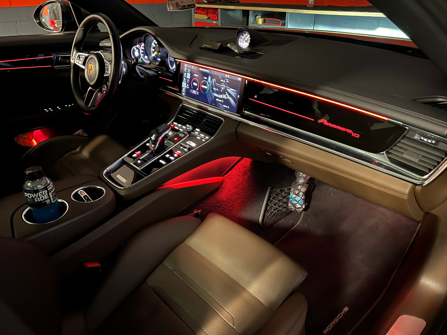 Nachgerüstete Ambientebeleuchtung für Porsche Panamera 971 - Bild 3