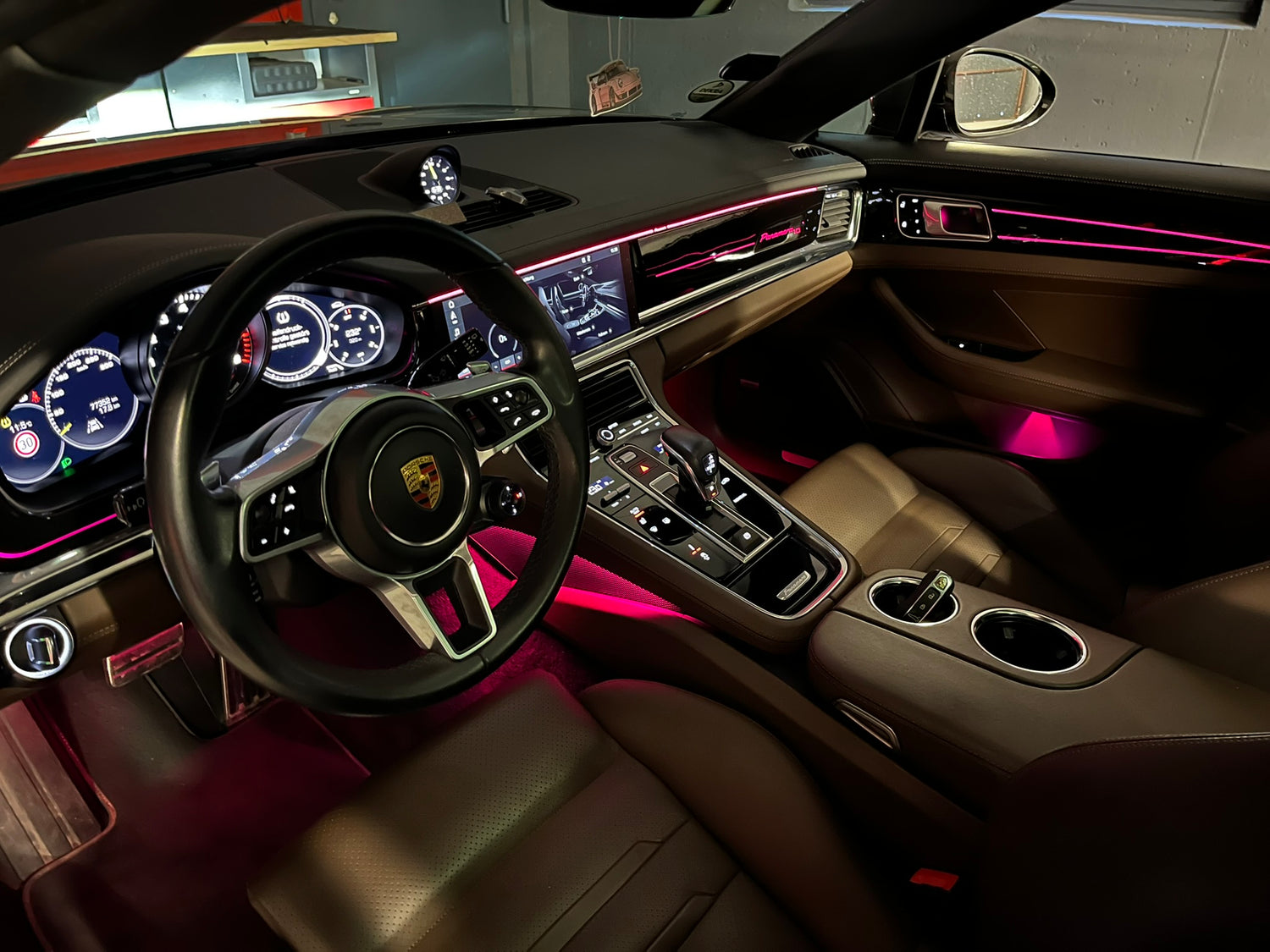 Nachgerüstete Ambientebeleuchtung für Porsche Panamera 971 - Bild 7