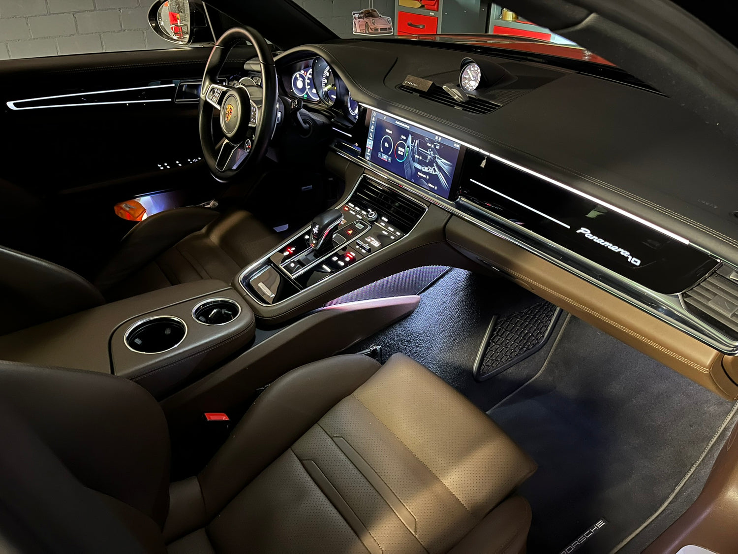 Nachgerüstete Ambientebeleuchtung für Porsche Panamera 971 - Bild 8