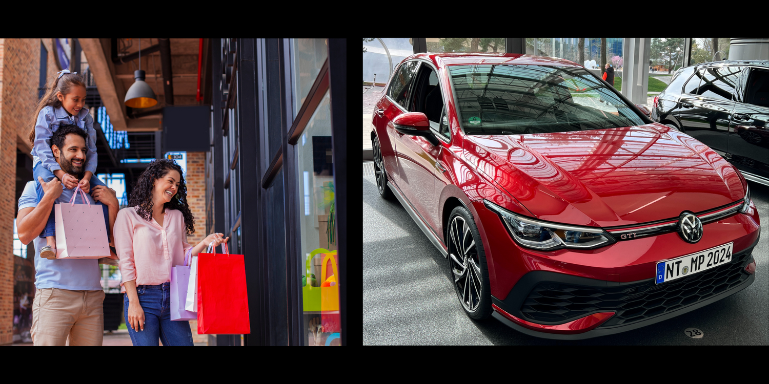 Links eine Familie beim Shopping mit Einkaufstüten, rechts ein roter VW Golf GTI in einem Showroom