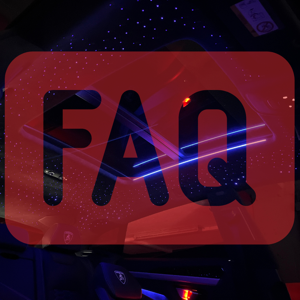 FAQ-Schriftzug im Vordergrund, im Hintergrund Fahrzeuginnenraum mit Ambientebeleuchtung