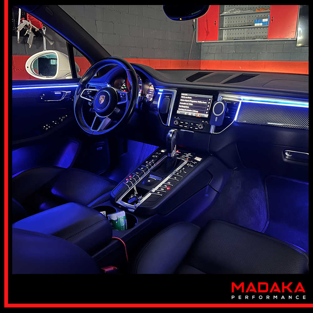 Nachgerüstete Ambientebeleuchtung für Porsche Macan - Bild 1